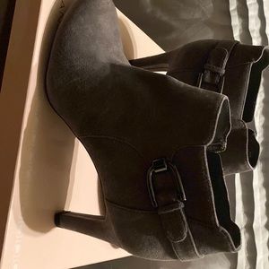Grey ankle boots Bandolino. 9.5
